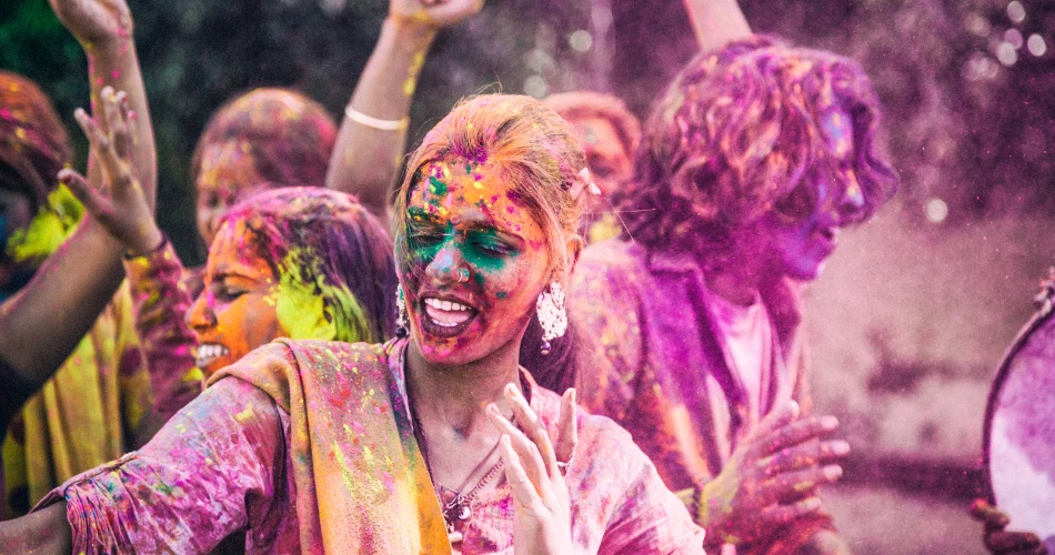 Rasakan Keajaiban Holi di Mumbai. Tempat Terbaik untuk Wisatawan