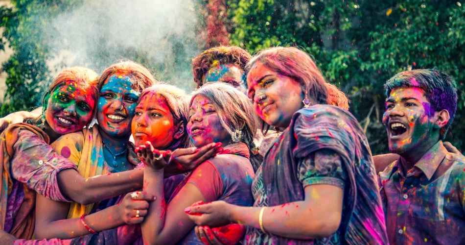 Rasakan Keajaiban Holi di Mumbai. Tempat Terbaik untuk Wisatawan